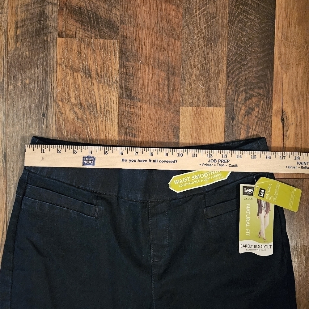 Lee Natural Fit Barely Bootcut Pull On Jeans Size 12 Short - Picture 9 of 14